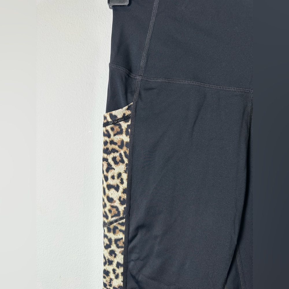 Zyia Women Active High Waisted Cropped Black Leggings Side Leopard Print 6-8 M - Picture 4 of 10